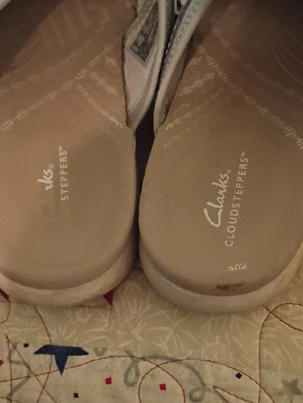 Clarks Light Gray Hook-And-Loop Casual Sandals View 4
